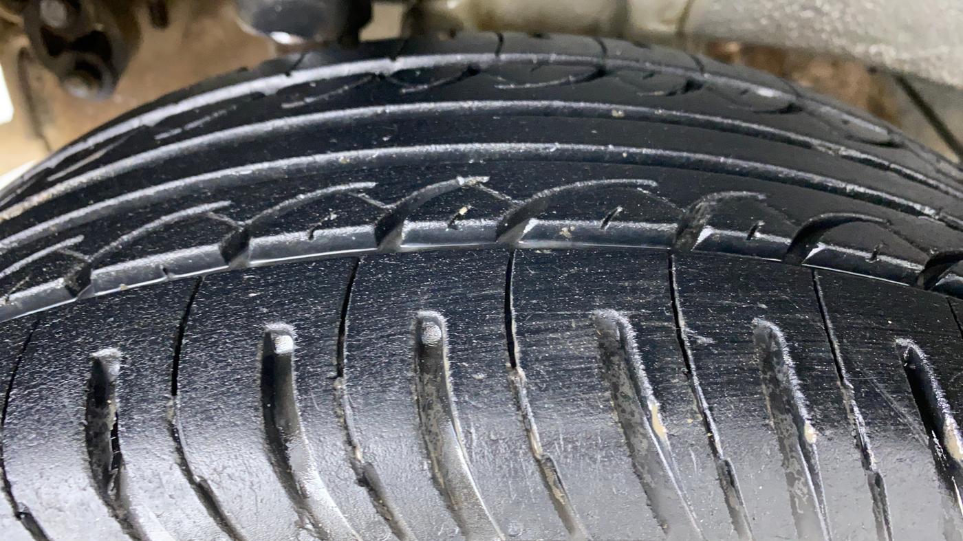 2016 Mahindra Kuv100 K8 5 STR, Petrol, Manual, 72,761 km, Right Rear Tyre Tread