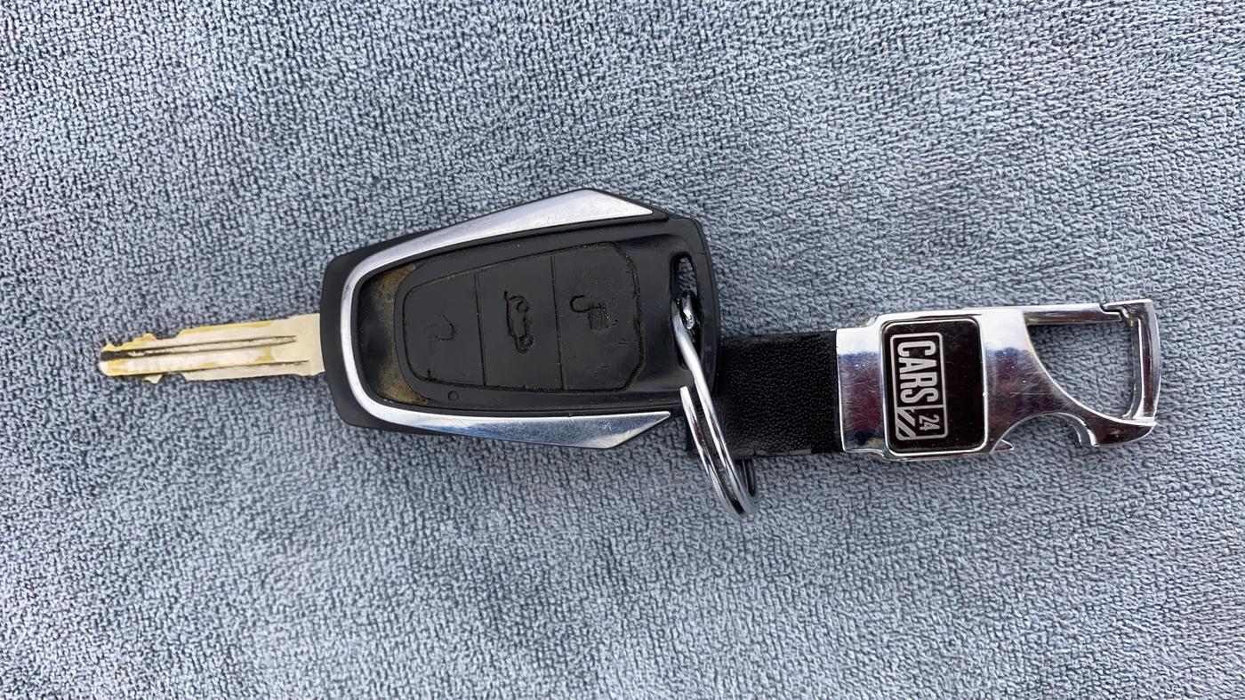 2016 Mahindra Kuv100 K8 5 STR, Petrol, Manual, 72,761 km, Key Close Up