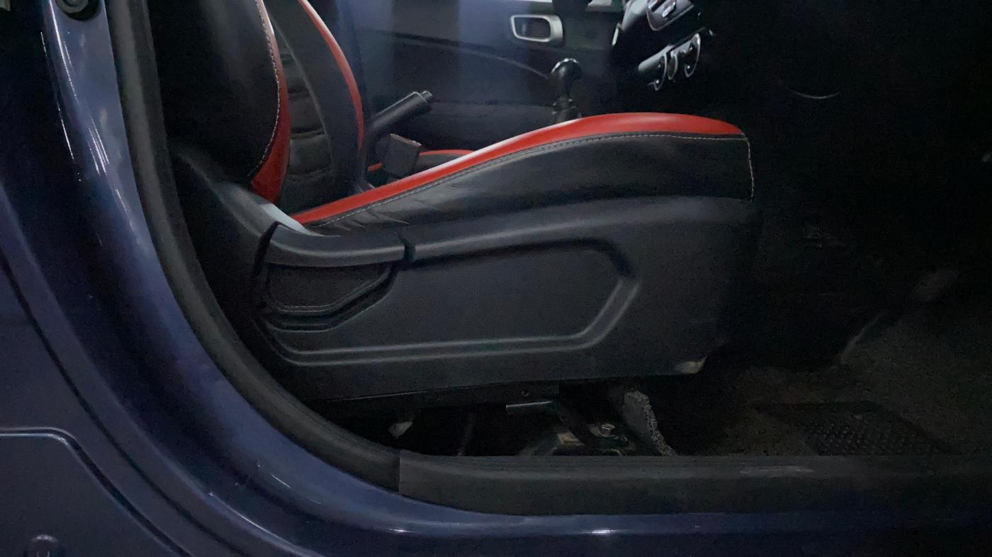 2022 Hyundai VENUE S 1.2, Petrol, Manual, 74,132 km, Driver Side Adjustment Panel