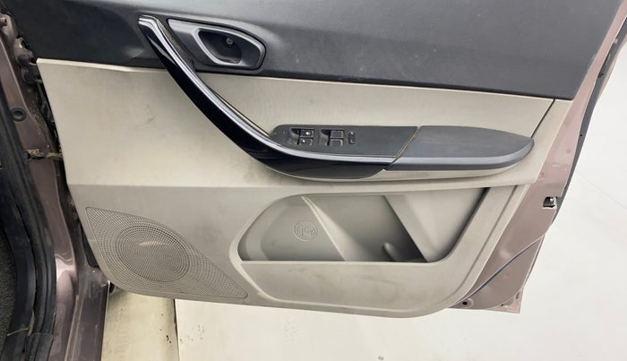 2018 Tata Tiago XT PETROL, Petrol, Manual, 1,03,888 km, Driver Side Door Panels Control