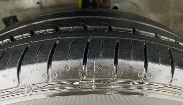 2012 Maruti Ertiga VXI, Petrol, Manual, 69,539 km, Left Front Tyre Tread