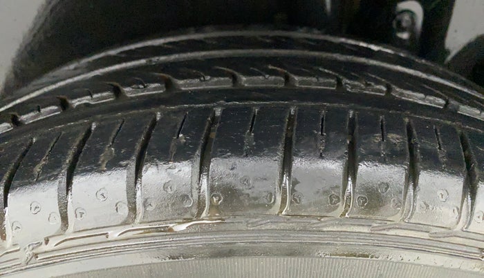 2012 Maruti Ertiga VXI, Petrol, Manual, 69,539 km, Left Rear Tyre Tread
