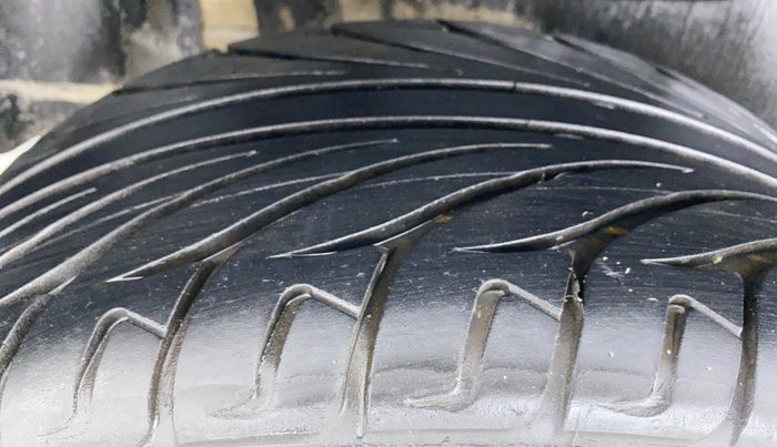 2017 Maruti Dzire ZDI Plus AMT, Diesel, Automatic, 25,315 km, Left Rear Tyre Tread