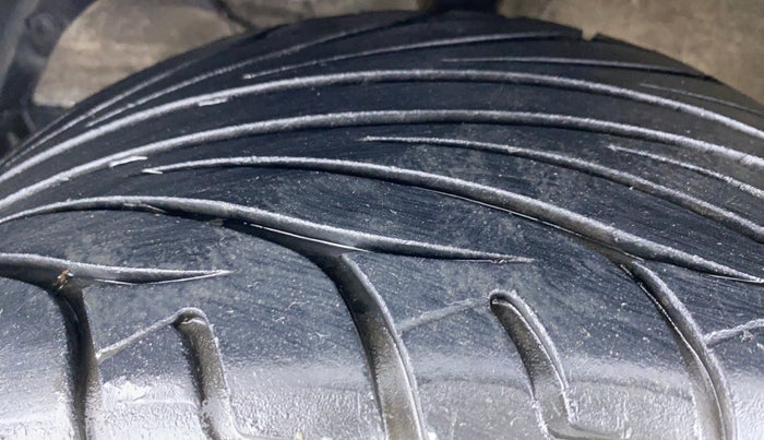 2017 Maruti Dzire ZDI Plus AMT, Diesel, Automatic, 25,315 km, Right Front Tyre Tread