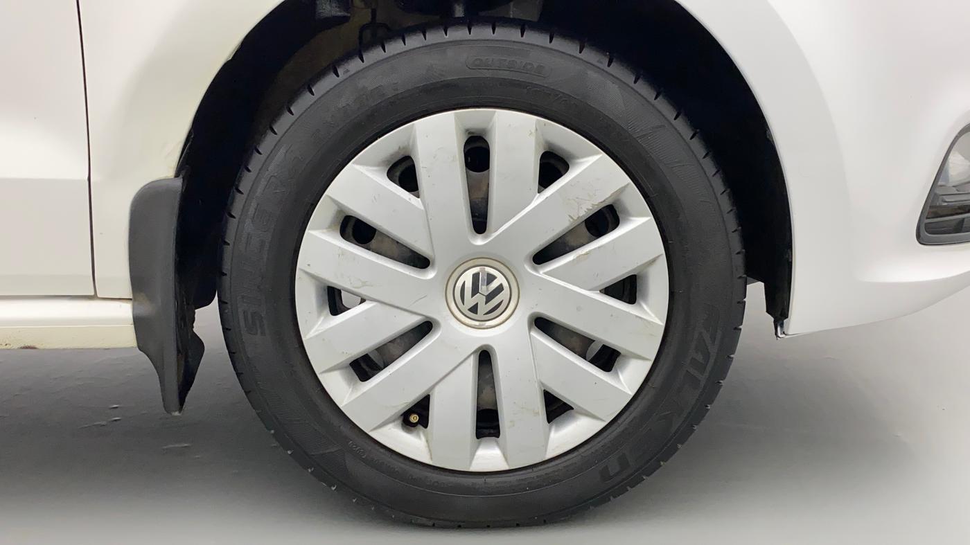 2015 Volkswagen Polo COMFORTLINE 1.2L, Petrol, Manual, 1,11,599 km, Right Front Wheel