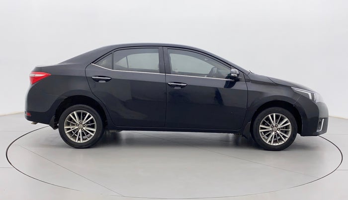 2016 Toyota Corolla Altis GL PETROL, Petrol, Manual, 1,20,226 km, Right Side View