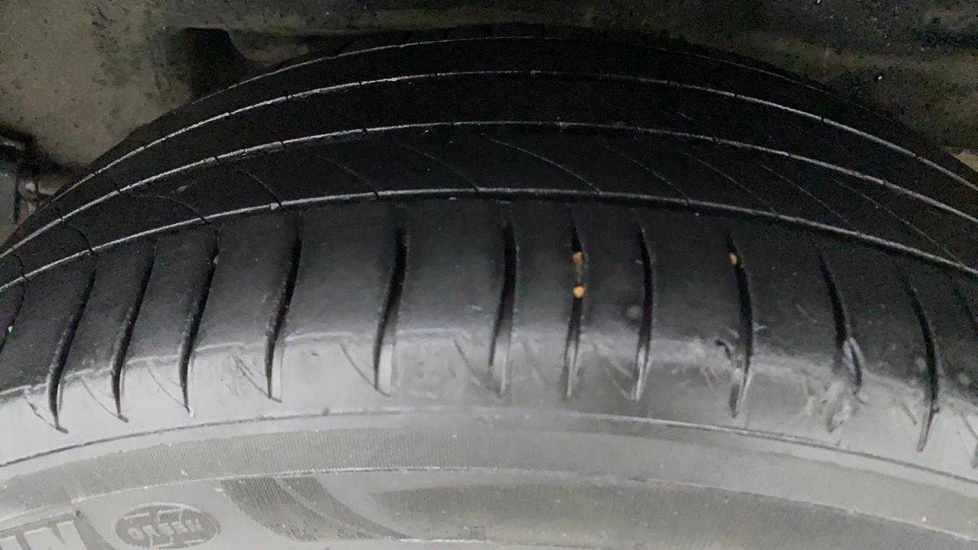 2016 Toyota Corolla Altis GL PETROL, Petrol, Manual, 1,20,226 km, Left Rear Tyre Tread