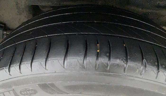 2016 Toyota Corolla Altis GL PETROL, Petrol, Manual, 1,20,226 km, Left Rear Tyre Tread