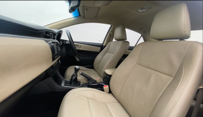 2016 Toyota Corolla Altis GL PETROL, Petrol, Manual, 1,20,226 km, Right Side Front Door Cabin