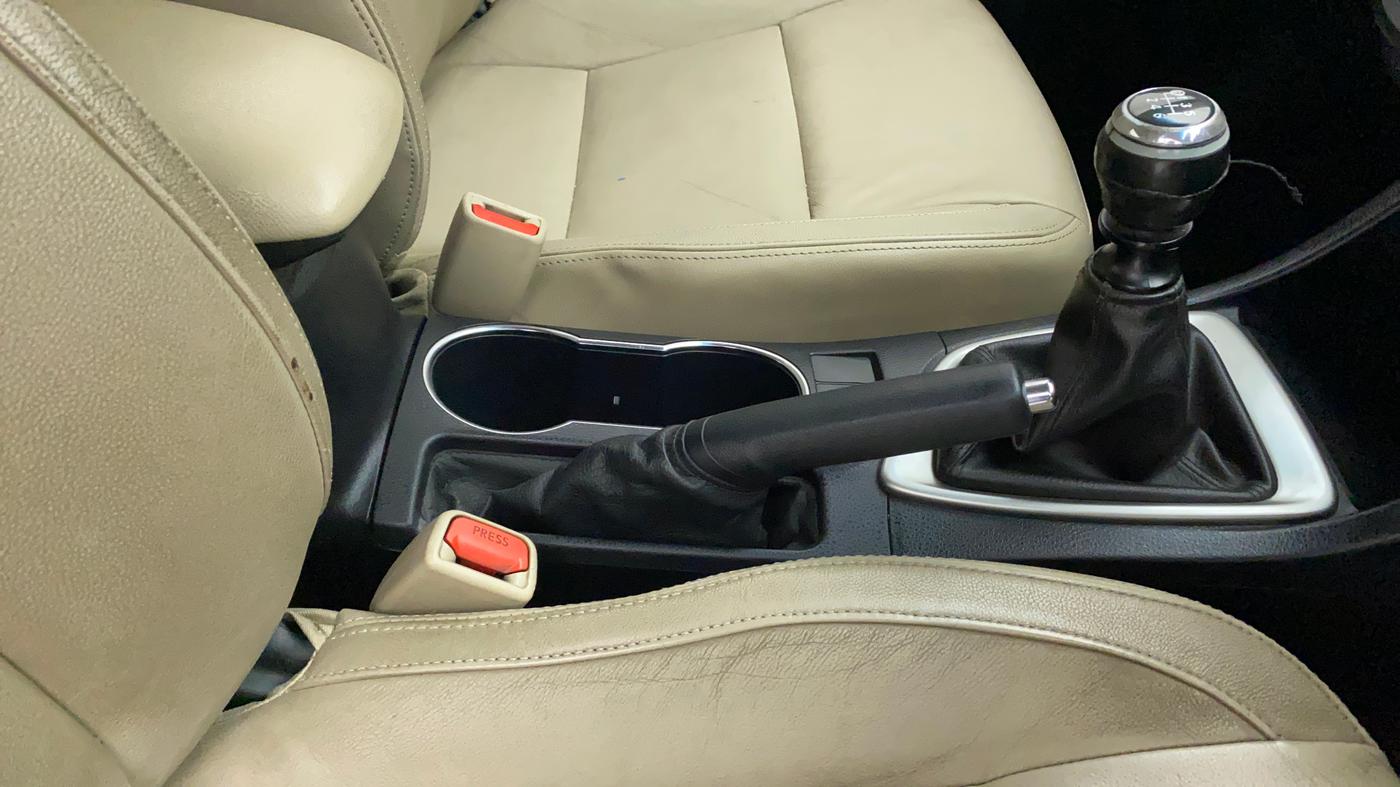 2016 Toyota Corolla Altis GL PETROL, Petrol, Manual, 1,20,226 km, Gear Lever