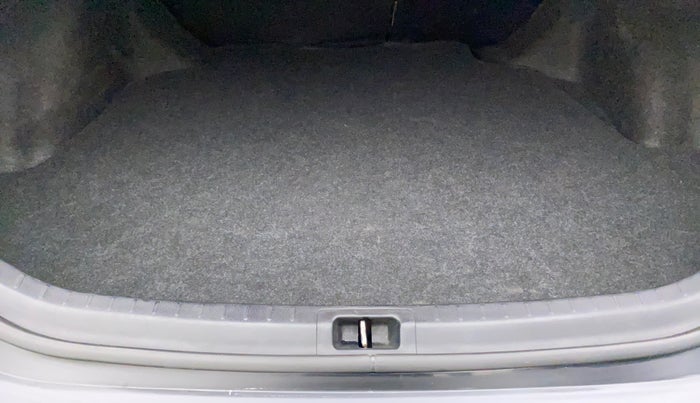 2016 Toyota Corolla Altis GL PETROL, Petrol, Manual, 1,20,226 km, Boot Inside