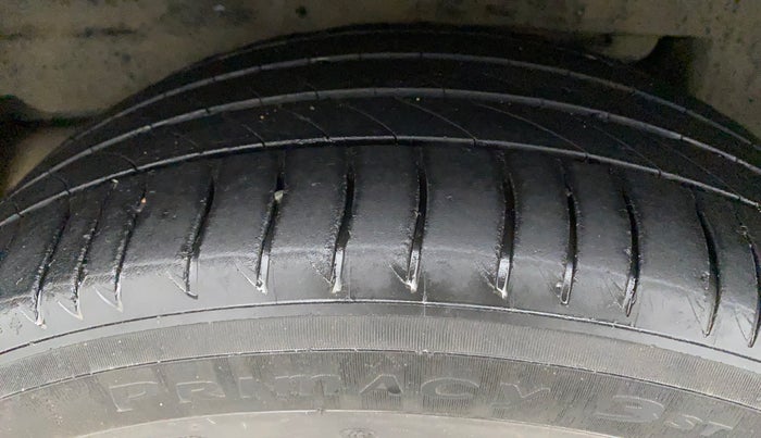2016 Toyota Corolla Altis GL PETROL, Petrol, Manual, 1,20,226 km, Right Rear Tyre Tread