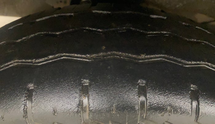 2023 Maruti Eeco 5 STR AC, Petrol, Manual, 23,933 km, Left Front Tyre Tread