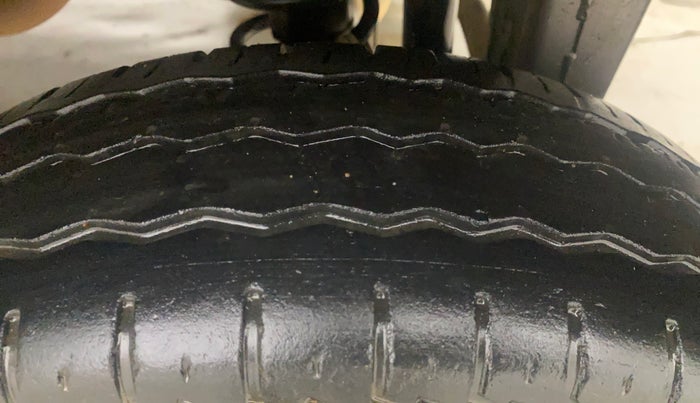 2023 Maruti Eeco 5 STR AC, Petrol, Manual, 23,933 km, Left Rear Tyre Tread