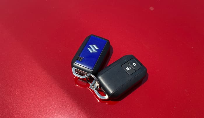 2024 Maruti BREZZA ZXI  AT SMART HYBRID DUAL TONE, Petrol, Automatic, 12,769 km, Key Close Up
