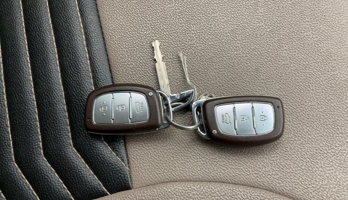 2017 Hyundai Creta SX PLUS 1.6 PETROL, Petrol, Manual, 61,043 km, Key Close Up