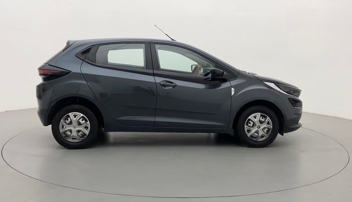 2021 Tata ALTROZ XE 1.2, Petrol, Manual, 13,073 km, Right Side
