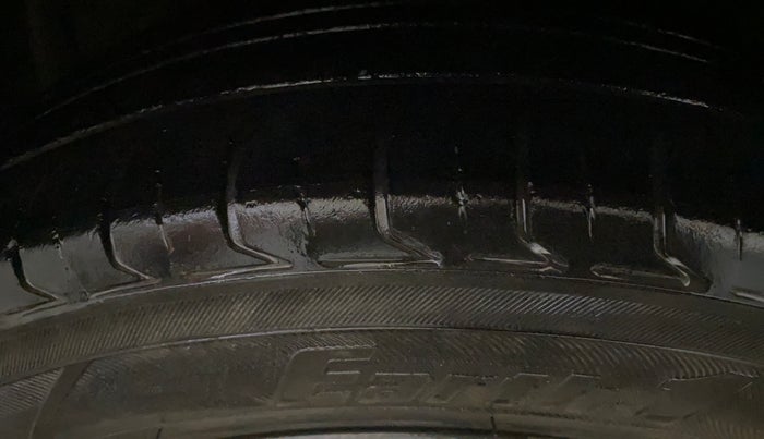 2021 Hyundai GRAND I10 NIOS SPORTZ 1.2 KAPPA VTVT CNG, CNG, Manual, 84,674 km, Left Front Tyre Tread