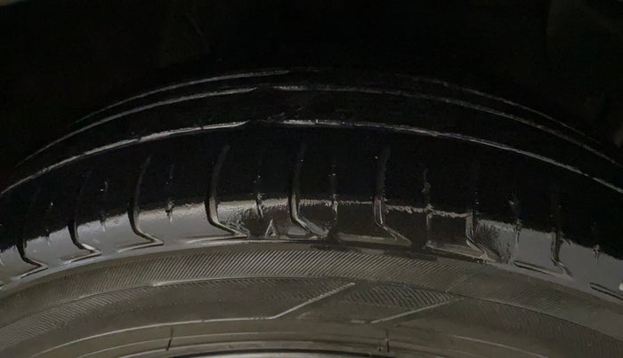 2021 Hyundai GRAND I10 NIOS SPORTZ 1.2 KAPPA VTVT CNG, CNG, Manual, 84,674 km, Right Front Tyre Tread