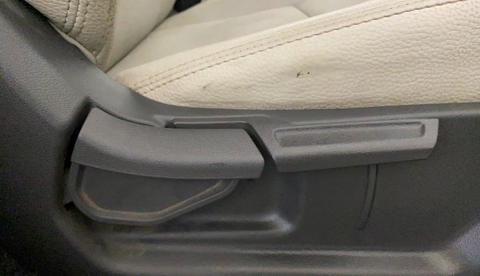 2021 Hyundai GRAND I10 NIOS SPORTZ 1.2 KAPPA VTVT CNG, CNG, Manual, 84,674 km, Driver Side Adjustment Panel