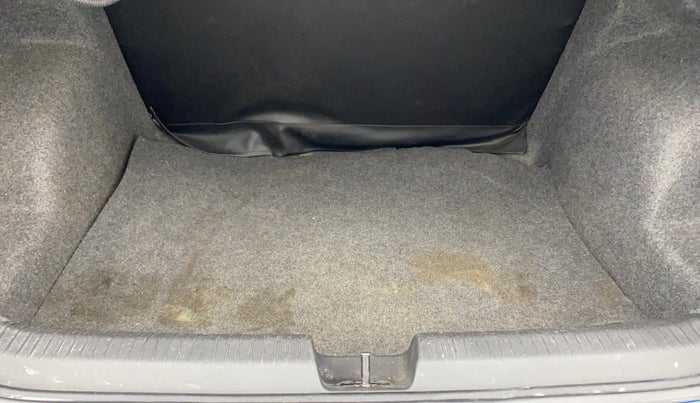 2017 Volkswagen Ameo HIGHLINE1.5L, Diesel, Manual, 80,666 km, Boot Inside