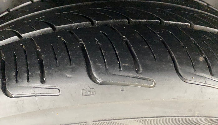 2017 Volkswagen Ameo HIGHLINE1.5L, Diesel, Manual, 80,666 km, Right Rear Tyre Tread