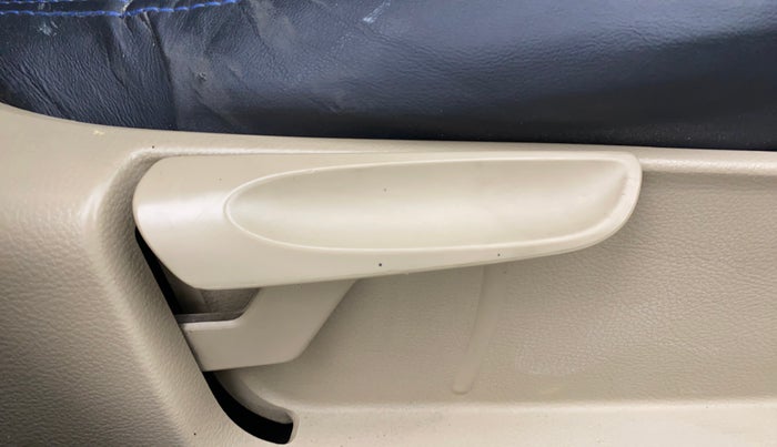 2017 Volkswagen Ameo HIGHLINE1.5L, Diesel, Manual, 80,666 km, Driver Side Adjustment Panel