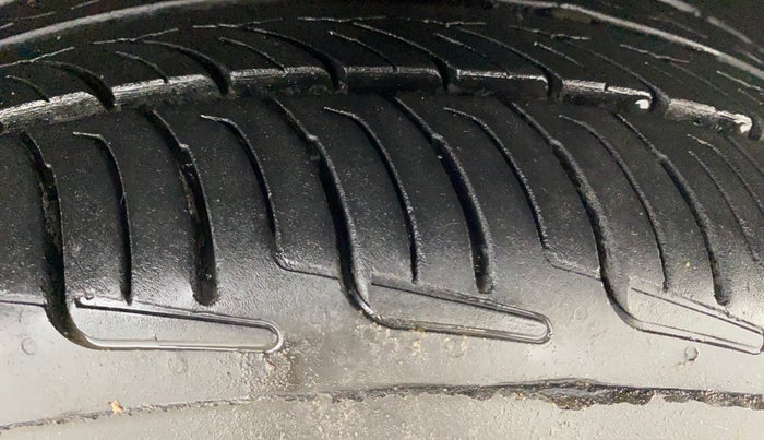 2017 Volkswagen Ameo HIGHLINE1.5L, Diesel, Manual, 80,666 km, Right Front Tyre Tread