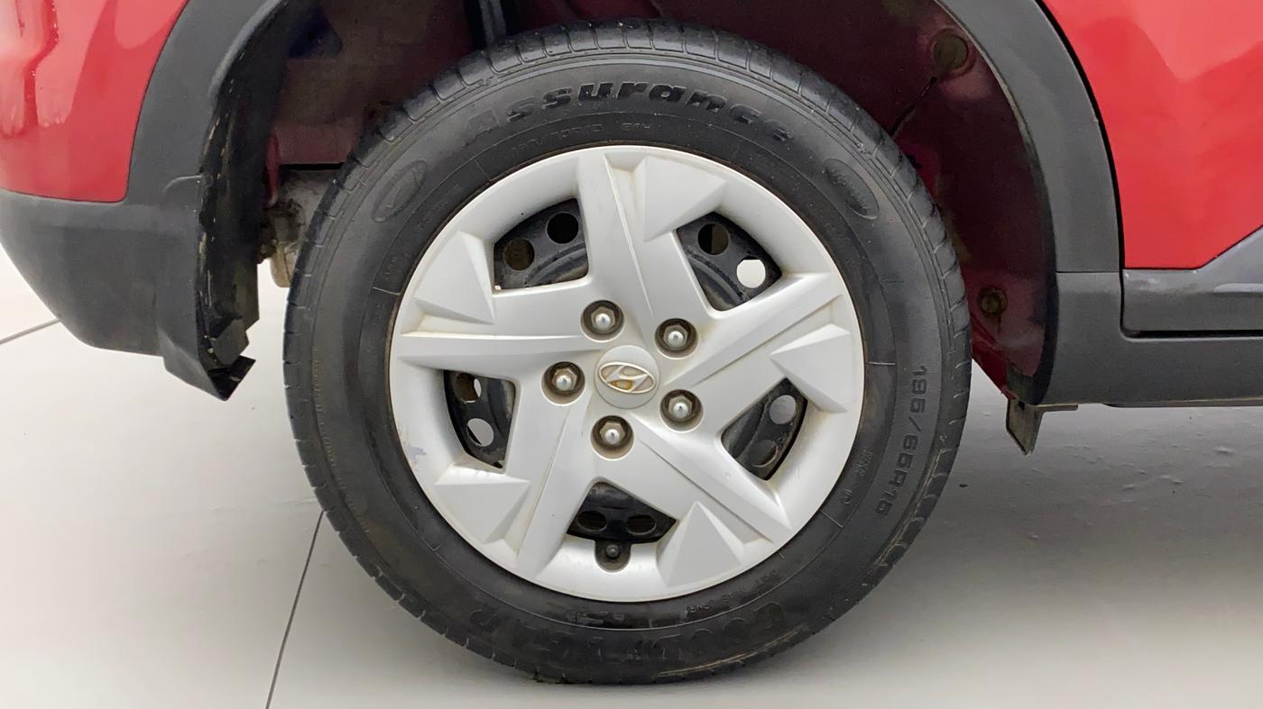 2019 Hyundai VENUE S 1.2, Petrol, Manual, 26,493 km, Right Rear Wheel