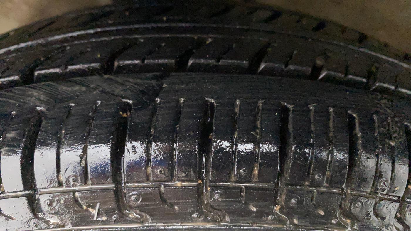 2011 Maruti Alto LXI, Petrol, Manual, 60,193 km, Left Front Tyre Tread