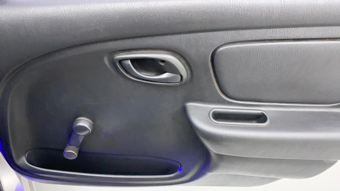 2011 Maruti Alto LXI, Petrol, Manual, 60,193 km, Driver Side Door Panels Control