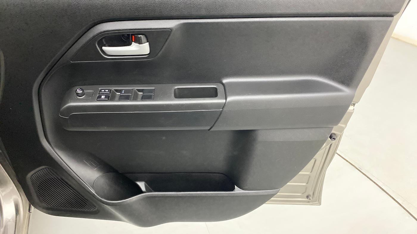 2023 Maruti New Wagon-R VXI 1.0 AMT, Petrol, Automatic, 5,796 km, Driver Side Door Panels Control