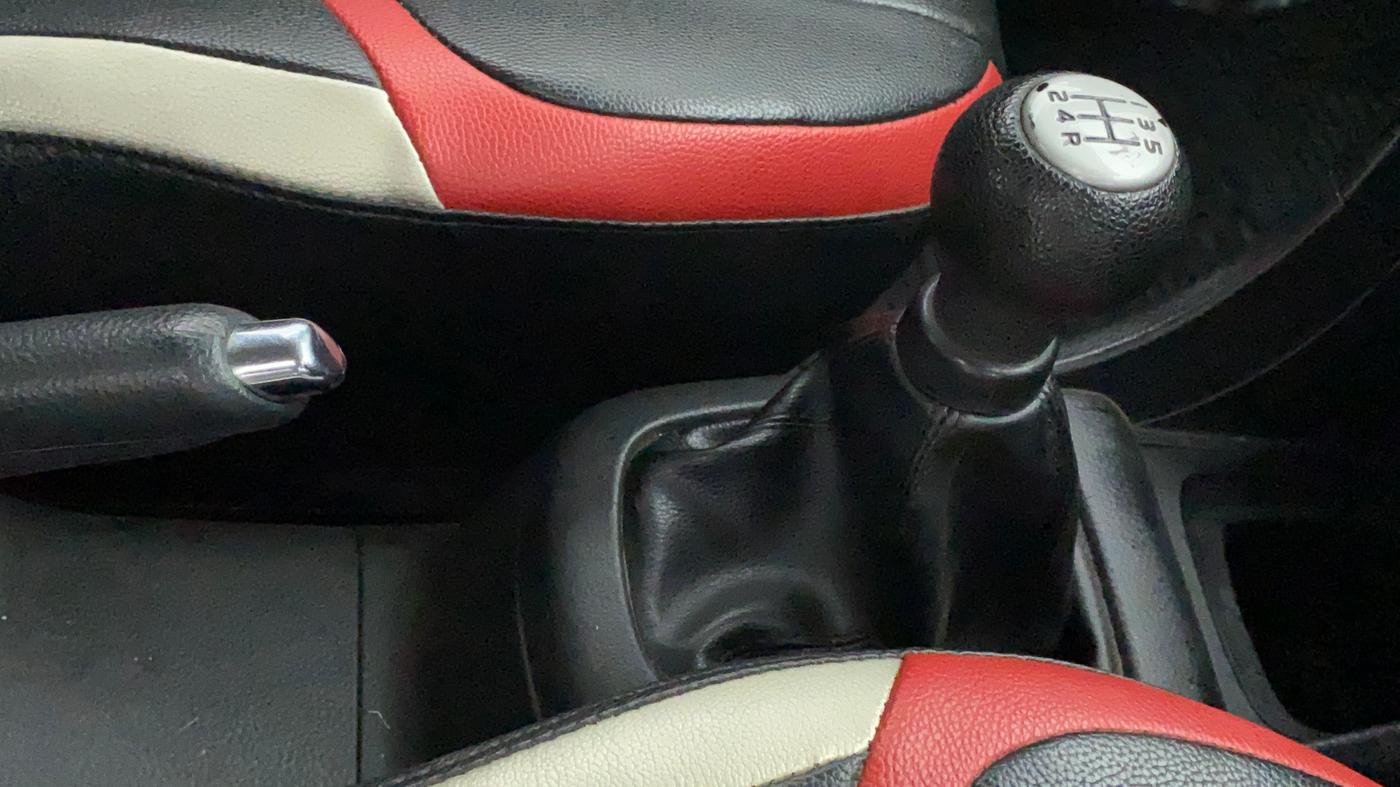 2016 Maruti Swift VXI, Petrol, Manual, 48,491 km, Gear Lever