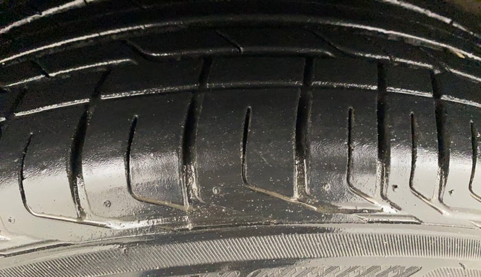 2021 Hyundai VENUE SX 1.5 (O) EXECUTIVE CRDI, Diesel, Manual, 73,651 km, Left Front Tyre Tread