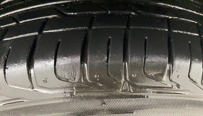 2021 Hyundai VENUE SX 1.5 (O) EXECUTIVE CRDI, Diesel, Manual, 73,651 km, Right Front Tyre Tread