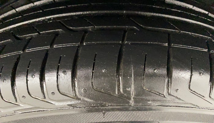 2021 Hyundai VENUE SX 1.5 (O) EXECUTIVE CRDI, Diesel, Manual, 73,651 km, Left Rear Tyre Tread