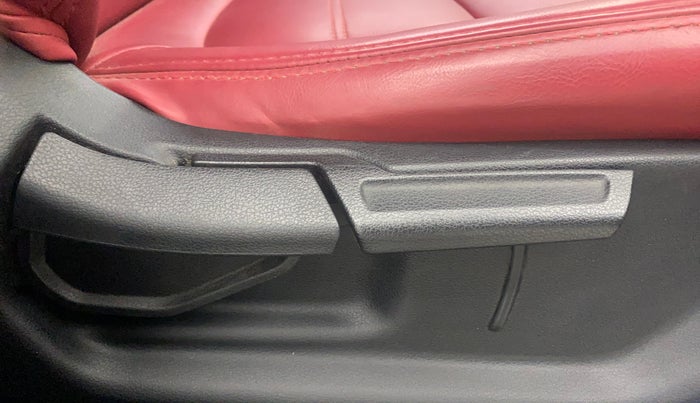 2021 Hyundai VENUE SX 1.5 (O) EXECUTIVE CRDI, Diesel, Manual, 73,651 km, Driver Side Adjustment Panel