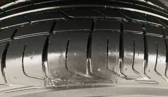 2021 Hyundai VENUE SX 1.5 (O) EXECUTIVE CRDI, Diesel, Manual, 73,651 km, Right Rear Tyre Tread