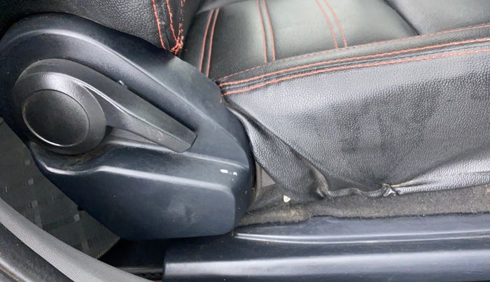 2020 Tata ALTROZ XM 1.2, Petrol, Manual, 43,397 km, Driver Side Adjustment Panel