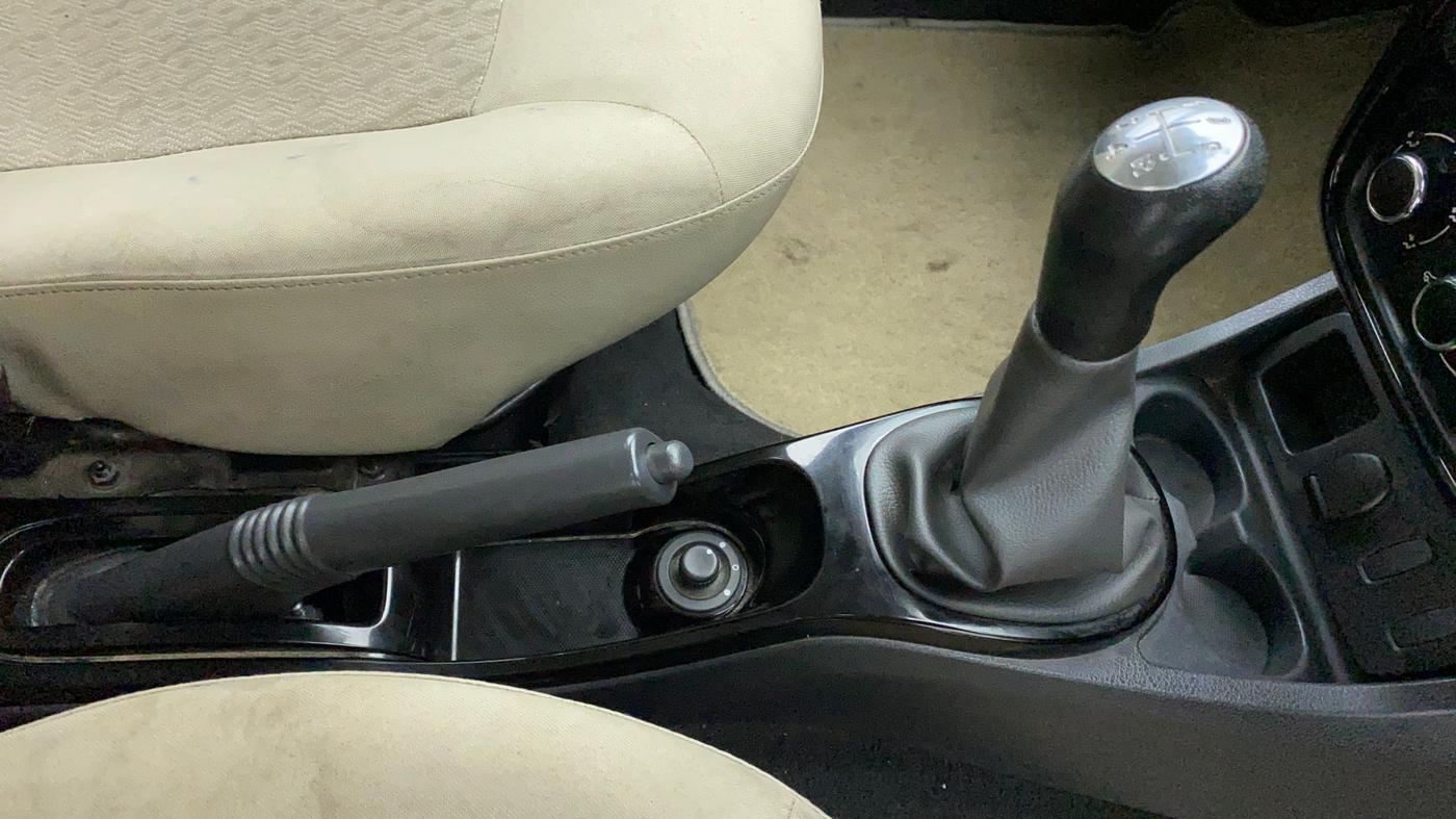 2014 Renault Duster RXL PETROL 104, Petrol, Manual, 98,676 km, Gear Lever