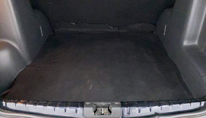 2014 Renault Duster RXL PETROL 104, Petrol, Manual, 98,676 km, Boot Inside