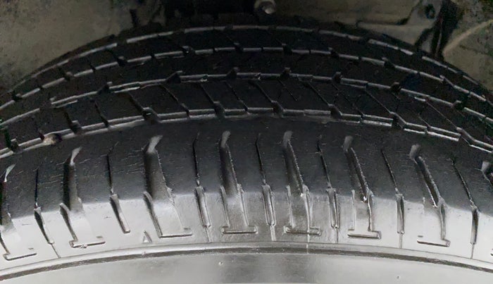 2014 Renault Duster RXL PETROL 104, Petrol, Manual, 98,676 km, Right Front Tyre Tread