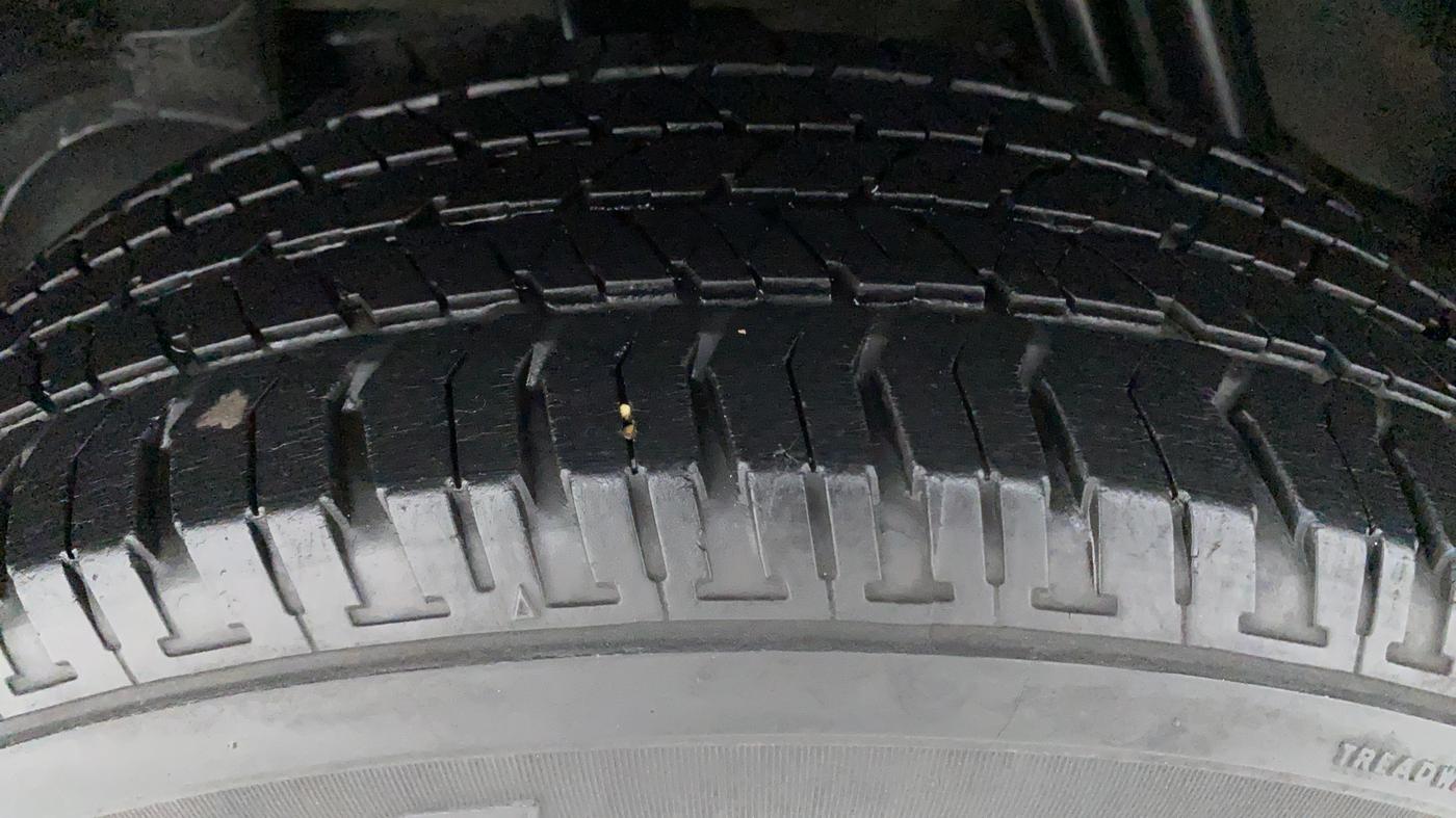 2014 Renault Duster RXL PETROL 104, Petrol, Manual, 98,676 km, Right Rear Tyre Tread
