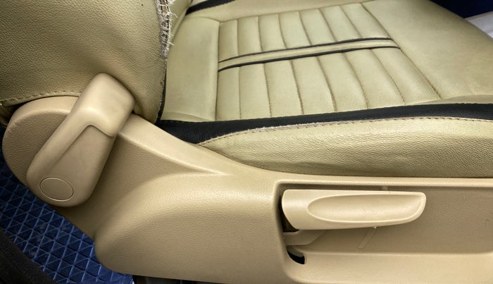 2017 Volkswagen Ameo HIGHLINE PLUS 1.5L AT 16 ALLOY, Diesel, Automatic, 60,793 km, Driver Side Adjustment Panel