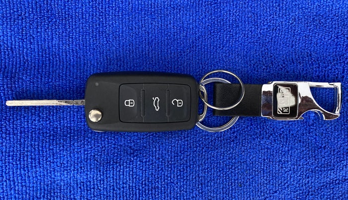 2017 Volkswagen Ameo HIGHLINE PLUS 1.5L AT 16 ALLOY, Diesel, Automatic, 60,793 km, Key Close Up