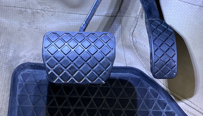 2017 Volkswagen Ameo HIGHLINE PLUS 1.5L AT 16 ALLOY, Diesel, Automatic, 60,793 km, Pedals