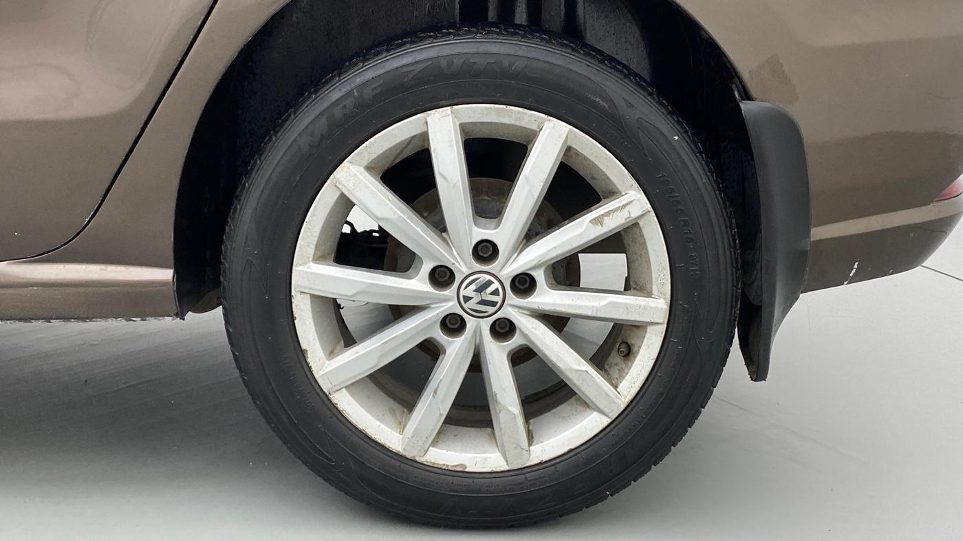 2017 Volkswagen Ameo HIGHLINE PLUS 1.5L AT 16 ALLOY, Diesel, Automatic, 60,793 km, Left Rear Wheel