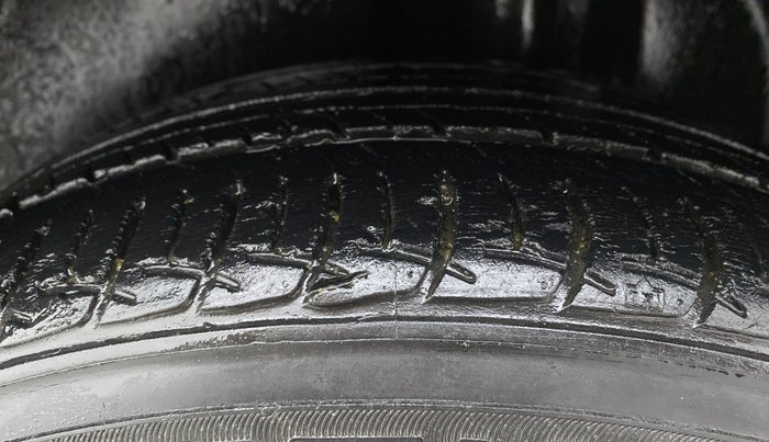 2017 Volkswagen Ameo HIGHLINE PLUS 1.5L AT 16 ALLOY, Diesel, Automatic, 60,793 km, Left Rear Tyre Tread