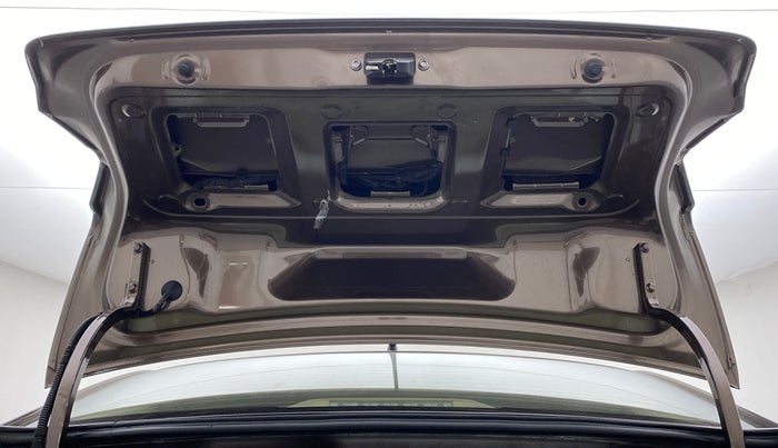 2017 Volkswagen Ameo HIGHLINE PLUS 1.5L AT 16 ALLOY, Diesel, Automatic, 60,793 km, Boot Door Open