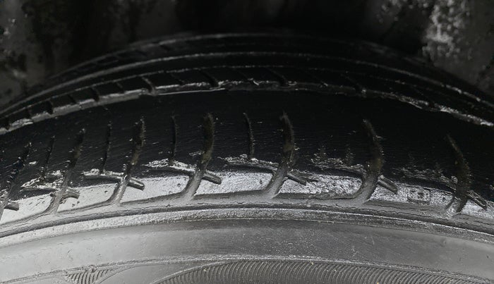 2017 Volkswagen Ameo HIGHLINE PLUS 1.5L AT 16 ALLOY, Diesel, Automatic, 60,793 km, Right Rear Tyre Tread